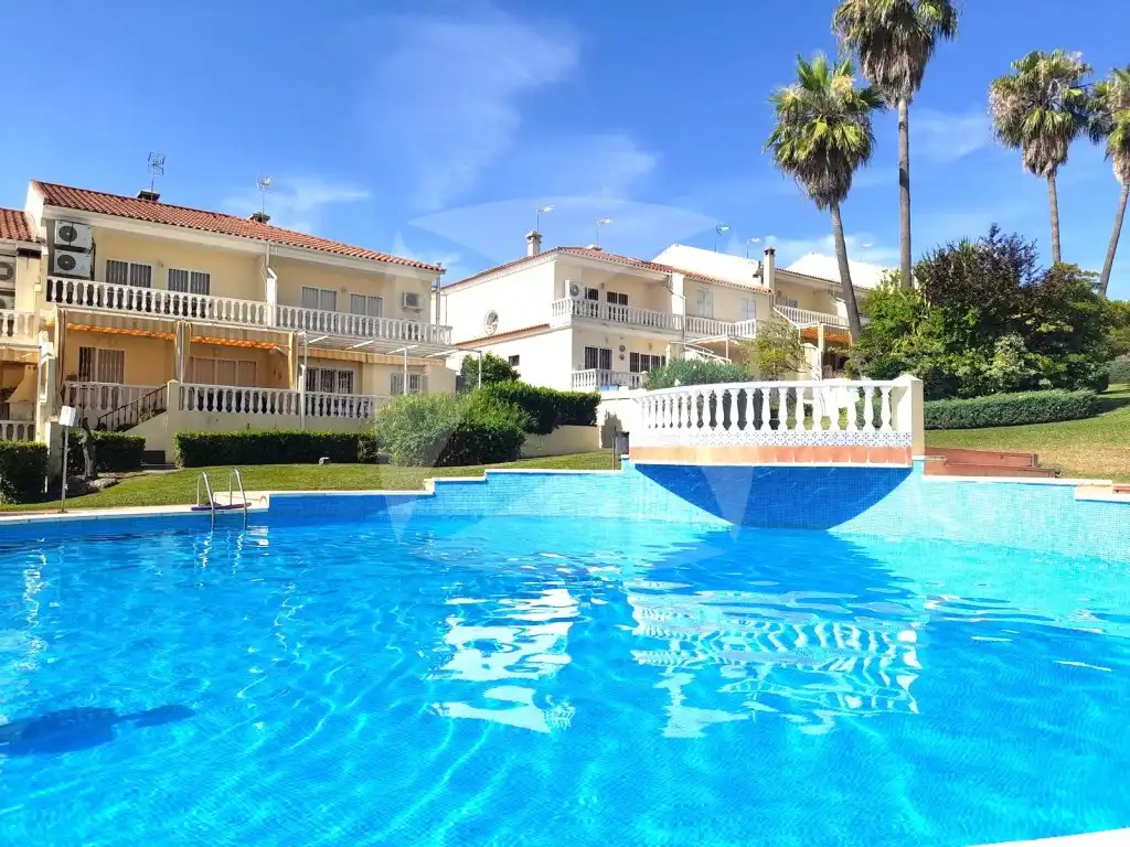 Piscina de Casa adosada en venda en Badajoz amb Aire condicionat, Terrassa i Piscina