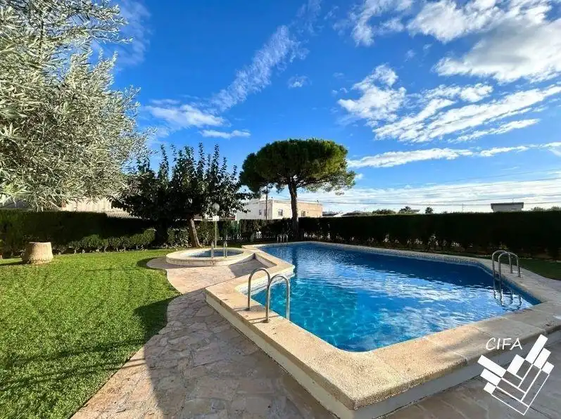 Piscina de Apartament en venda en Vinaròs amb Aire condicionat, Calefacció i Moblat