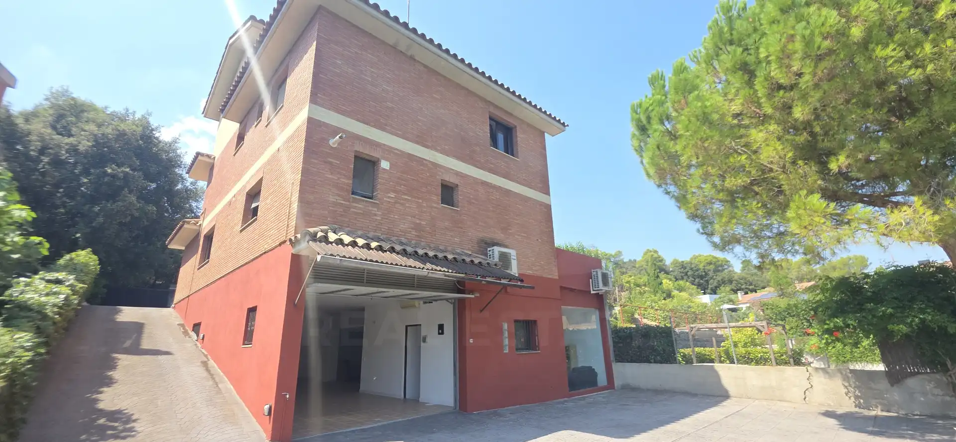 Vista exterior de Casa o xalet de lloguer en Sant Cugat del Vallès amb Aire condicionat i Calefacció