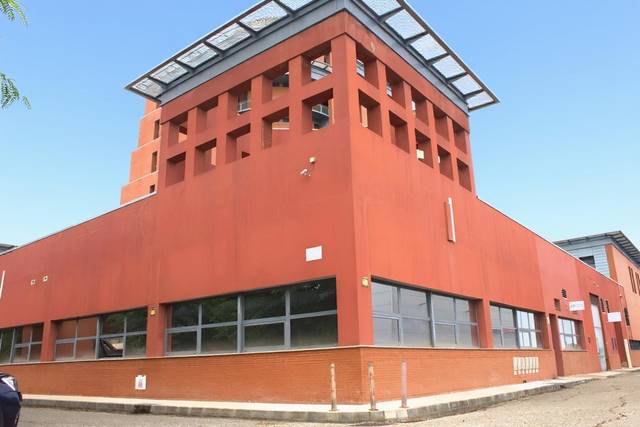 Oficina en Venta en Calle de Luis Fuentes Bejarano, 60 en Urbadiez - Entrepuentes