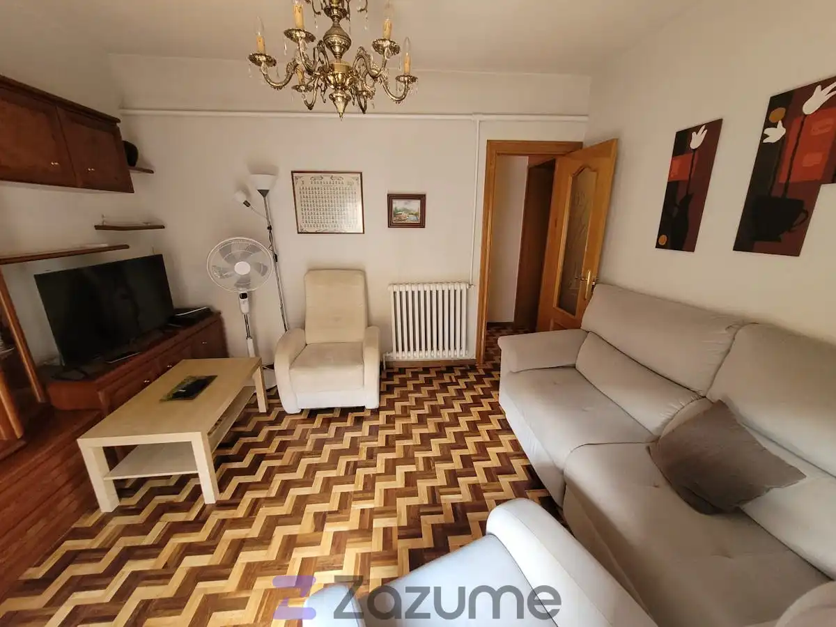 Living room of Flat for rent in Segovia  with Heating, Parquet flooring and Furnished