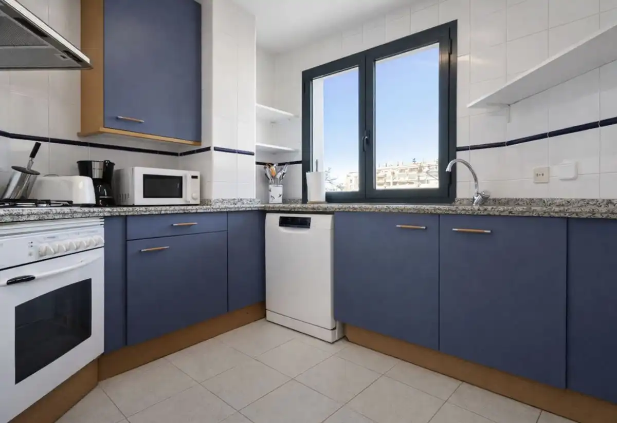 Cuina de Apartament en venda en Marbella amb Aire condicionat, Terrassa i Piscina comunitària