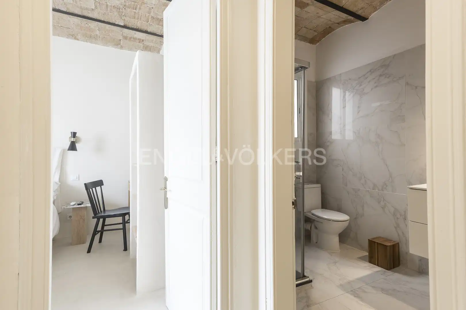 Bathroom of Flat for rent in Barcelona  with Air Conditioner, Heating and Balcony