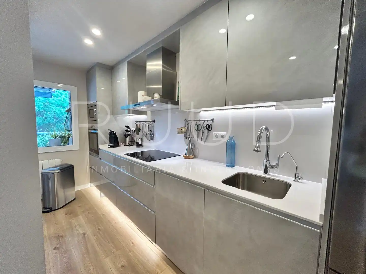 Kitchen of Flat for sale in Castelldefels  with Air Conditioner, Heating and Parquet flooring
