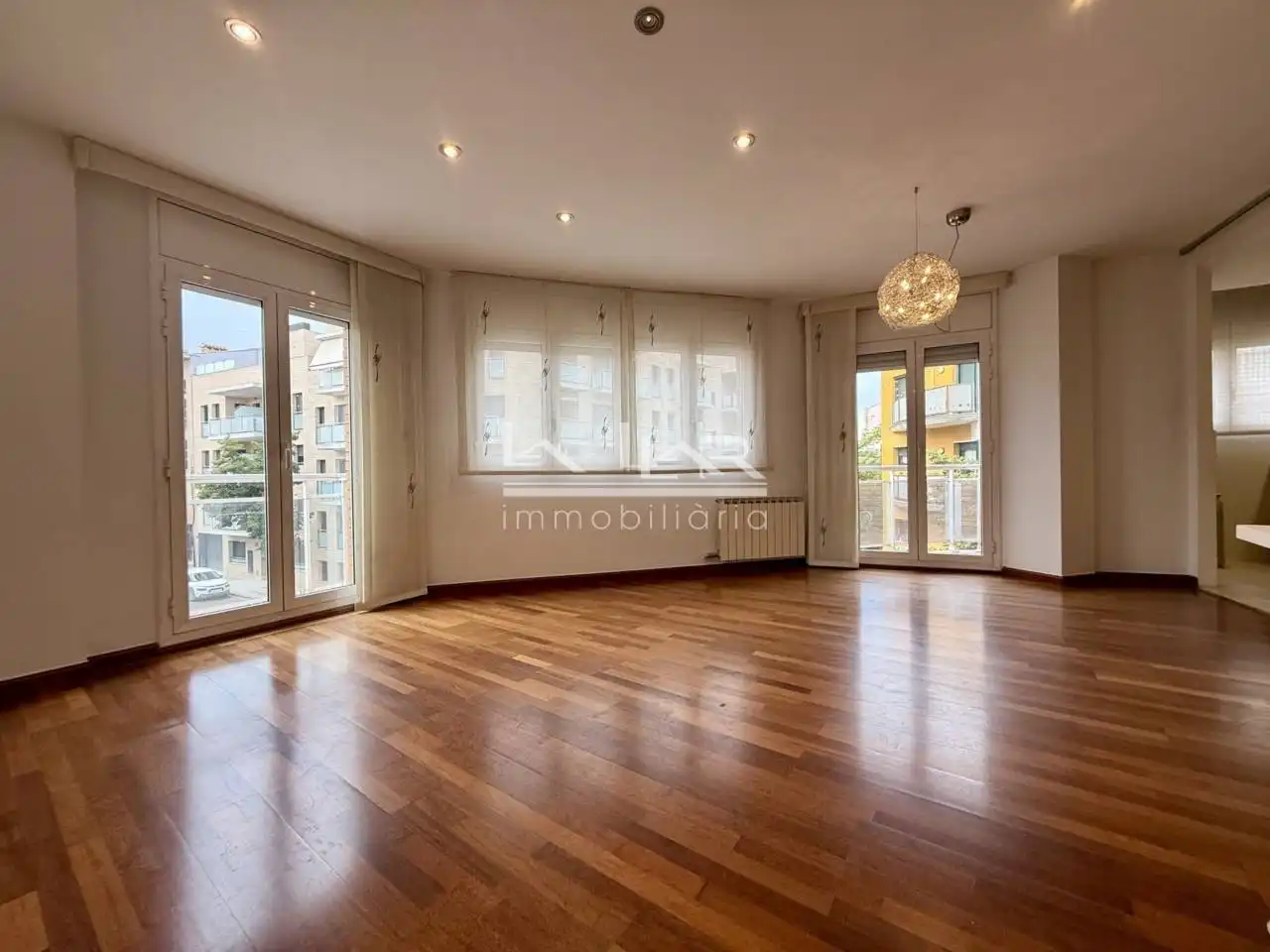 Sala d'estar de Pis en venda en Vic amb Calefacció, Parquet i Traster