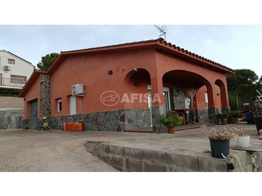 Xalet amb jardí en venda a Caldes de Malavella