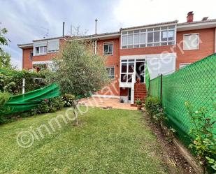 Jardí de Casa adosada en venda en San Andrés del Rabanedo amb Calefacció, Jardí privat i Parquet