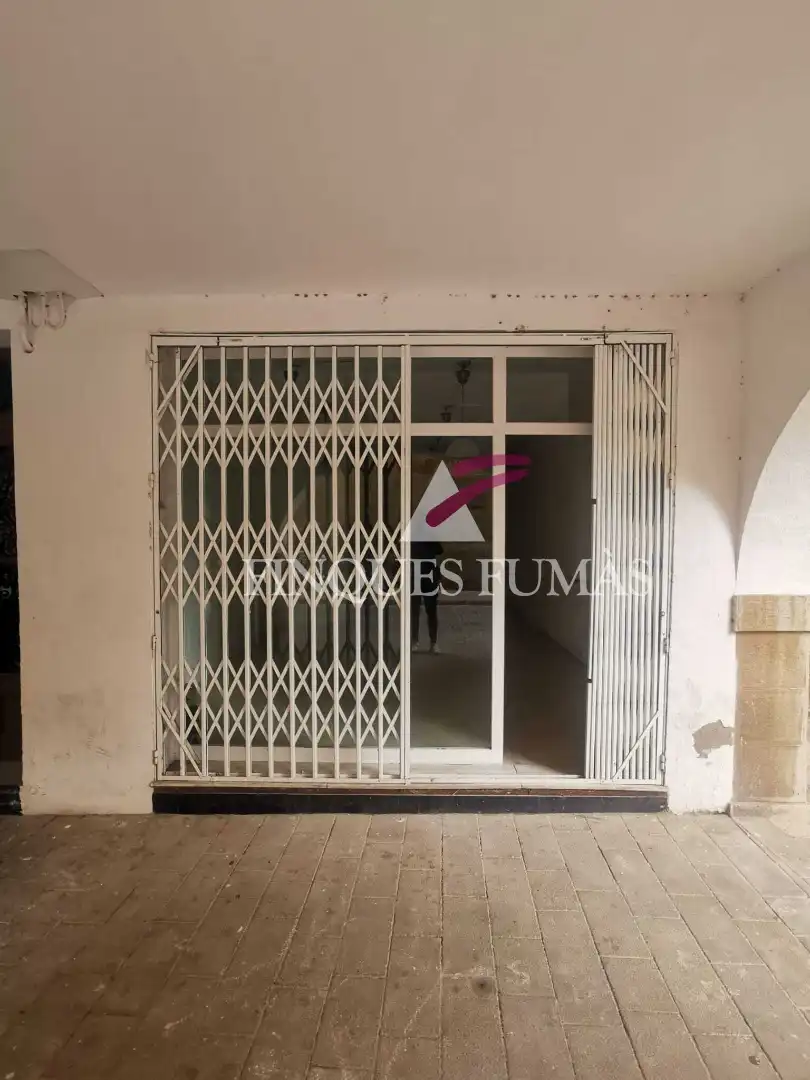 Local comercial en venda a Carrer de la Baixada del Mercadal