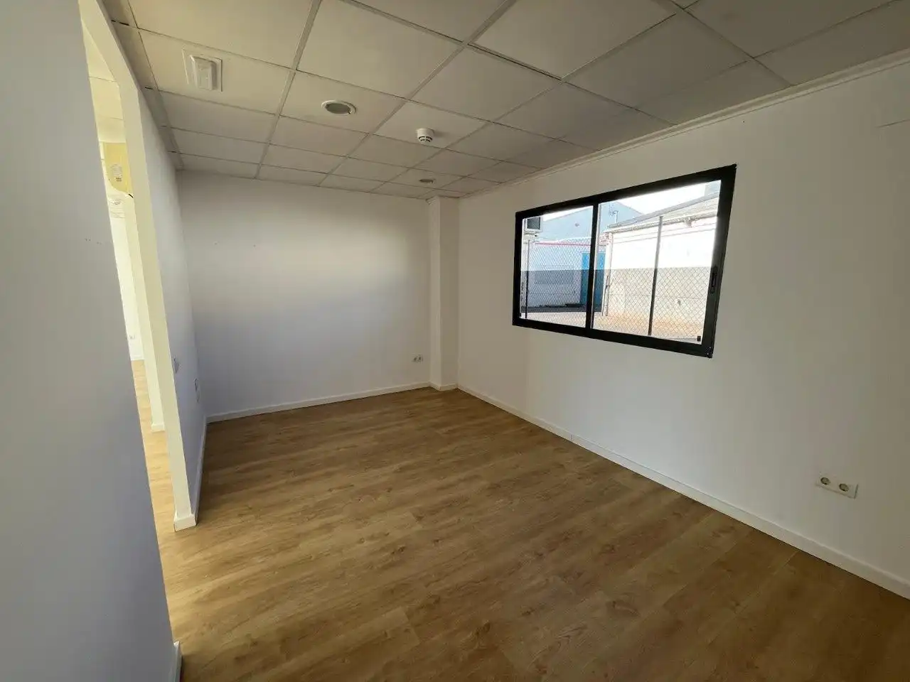 Local comercial en alquiler en Fuente del Jarro, imagen 2