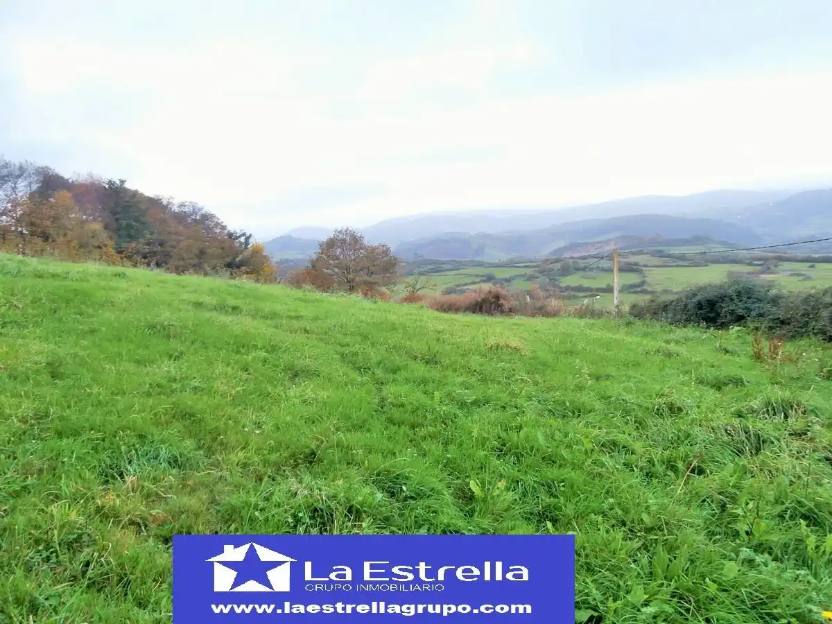 Terreny residencial en venda a Las Regueras