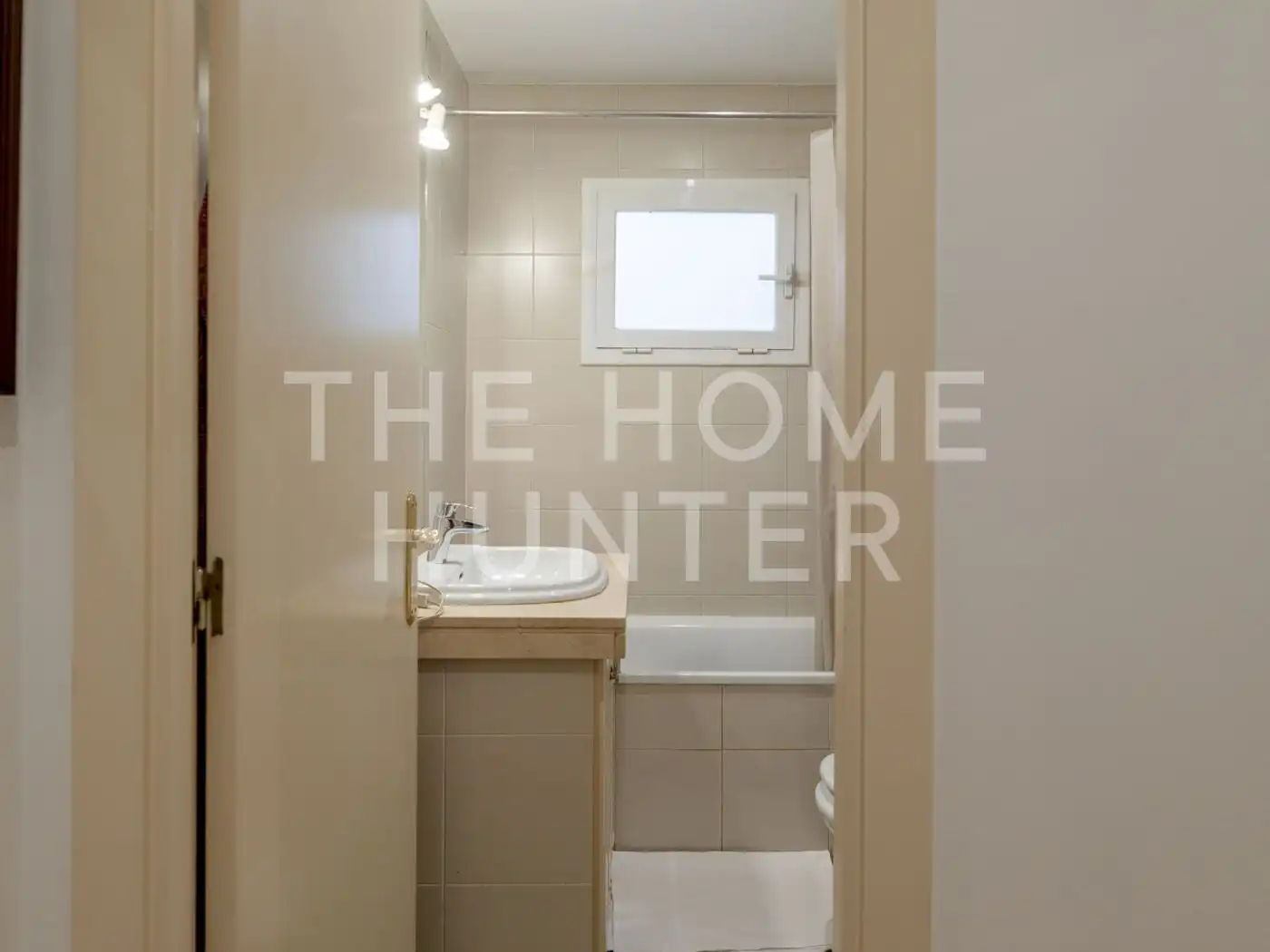 Bathroom of Flat for sale in Barcelona  with Air Conditioner and Heating