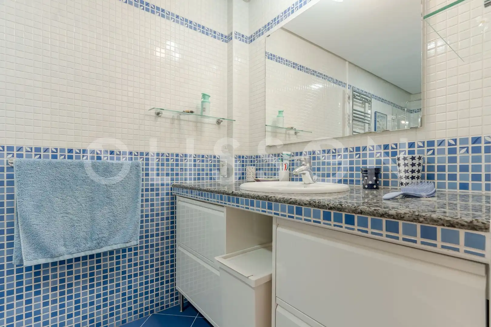 Bathroom of Flat for rent in Madrid  with Storage room and Community pool
