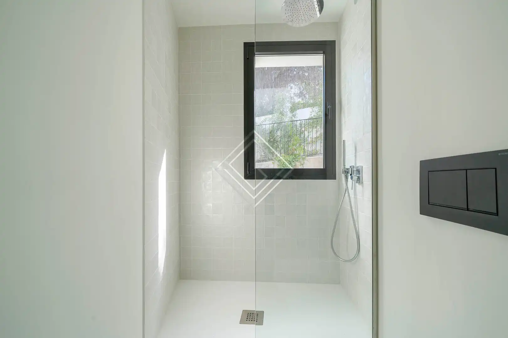 Bany de Casa o xalet de lloguer en Madrid amb Aire condicionat, Jardí privat i Terrassa