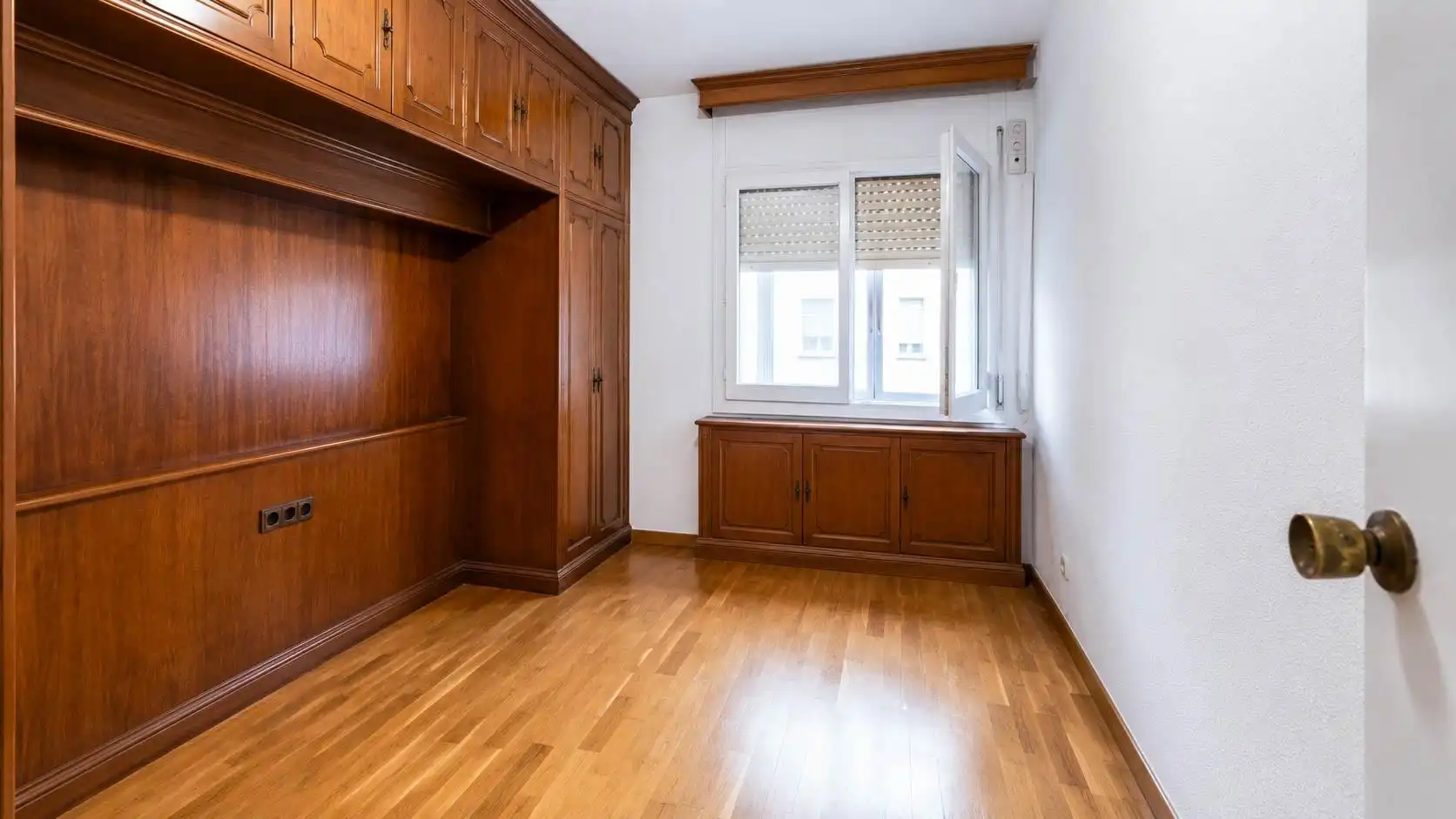 Bedroom of Flat for sale in Barcelona  with Heating, Parquet flooring and Storage room