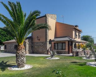 Außenansicht von Haus oder Chalet miete in Torrejón de la Calzada mit Klimaanlage, Schwimmbad und Balkon