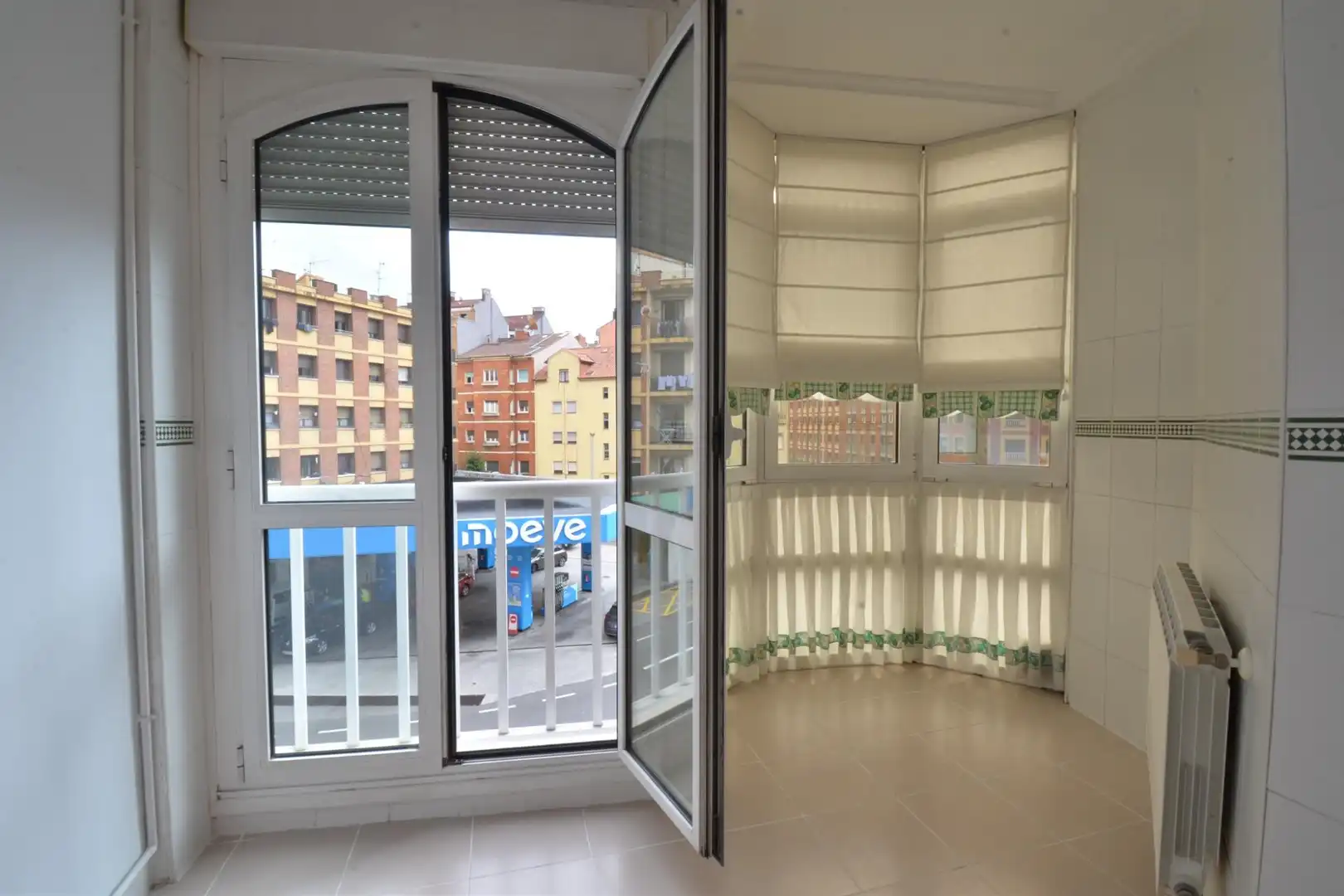 Habitación de Piso en venta en Oviedo  con Calefacción y Trastero
