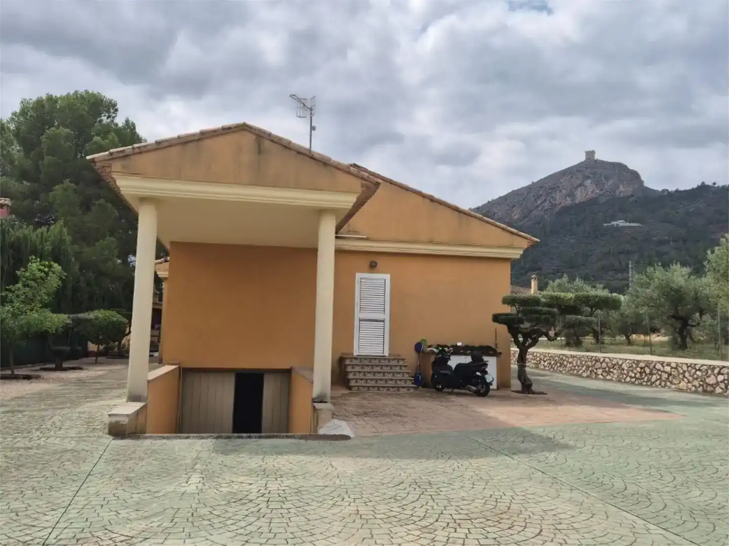 Vista exterior de Casa o xalet en venda en Cocentaina amb Aire condicionat, Jardí privat i Traster