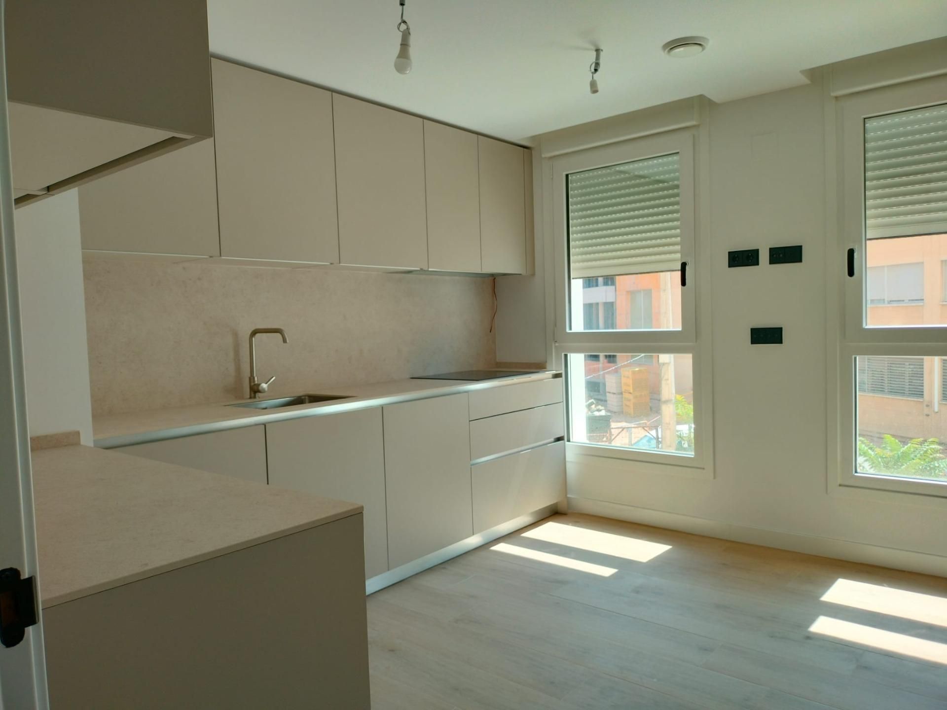 Cuina de Pis en venda en  Zaragoza Capital amb Aire condicionat, Terrassa i Balcó
