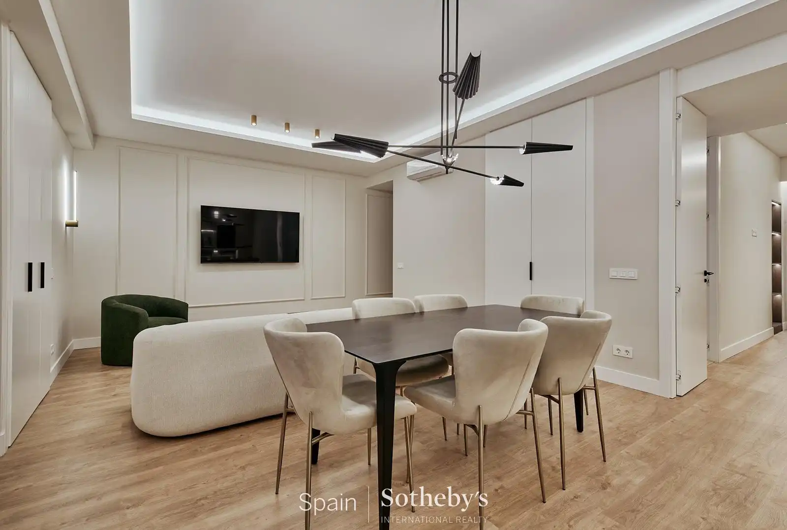 Menjador de Apartament en venda en Madrid amb Aire condicionat, Calefacció i Terrassa