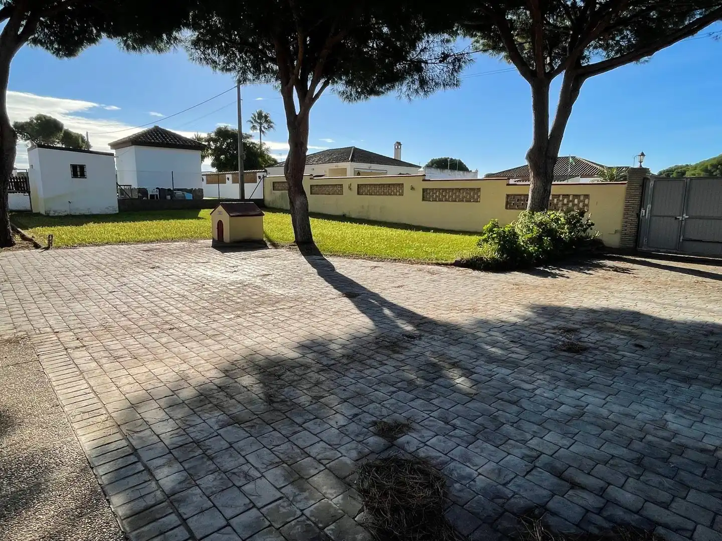 Aparcament de Casa o xalet en venda en Chiclana de la Frontera amb Jardí privat, Terrassa i Traster