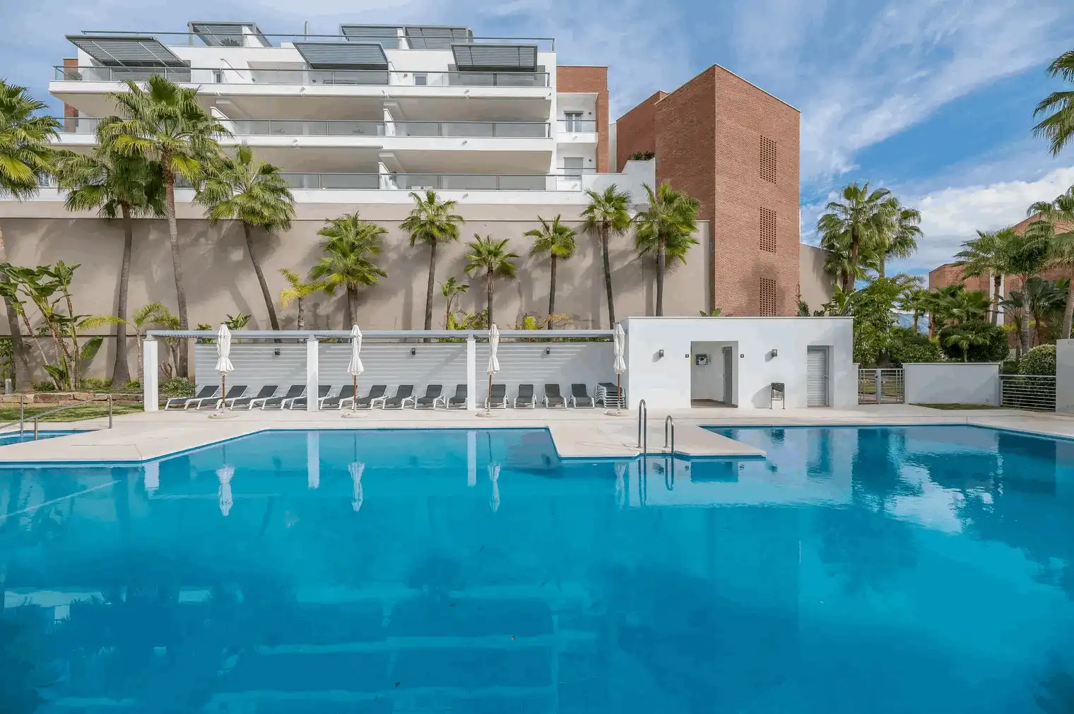 Piscina de Planta baja en venta en Benahavís con Aire acondicionado, Terraza y Trastero