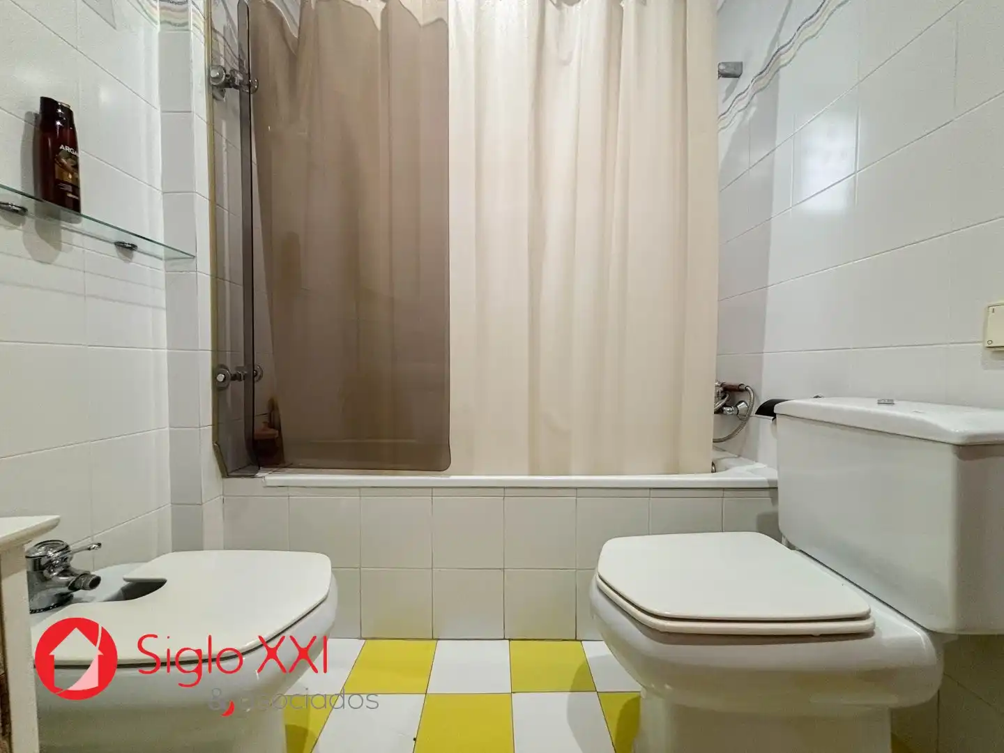 Baño de Piso en venta en Almazora / Almassora con Aire acondicionado, Trastero y Balcón