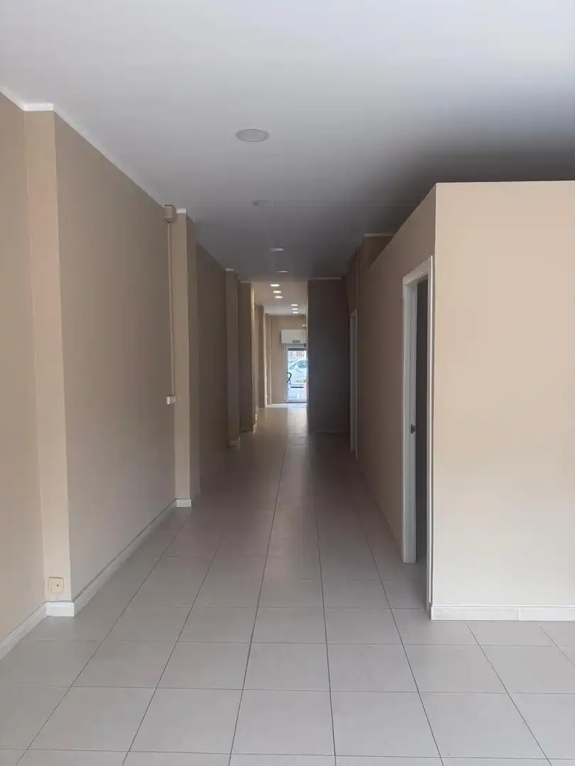 Local comercial en venta en Vallirana, imagen 4