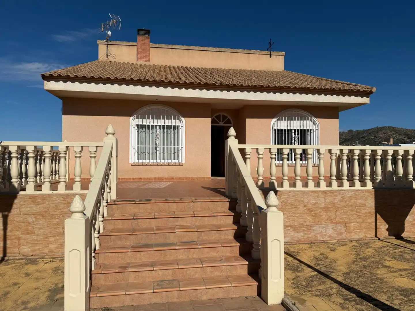 Chalet con piscina en venta en LA ALCAYNA, imagen 3
