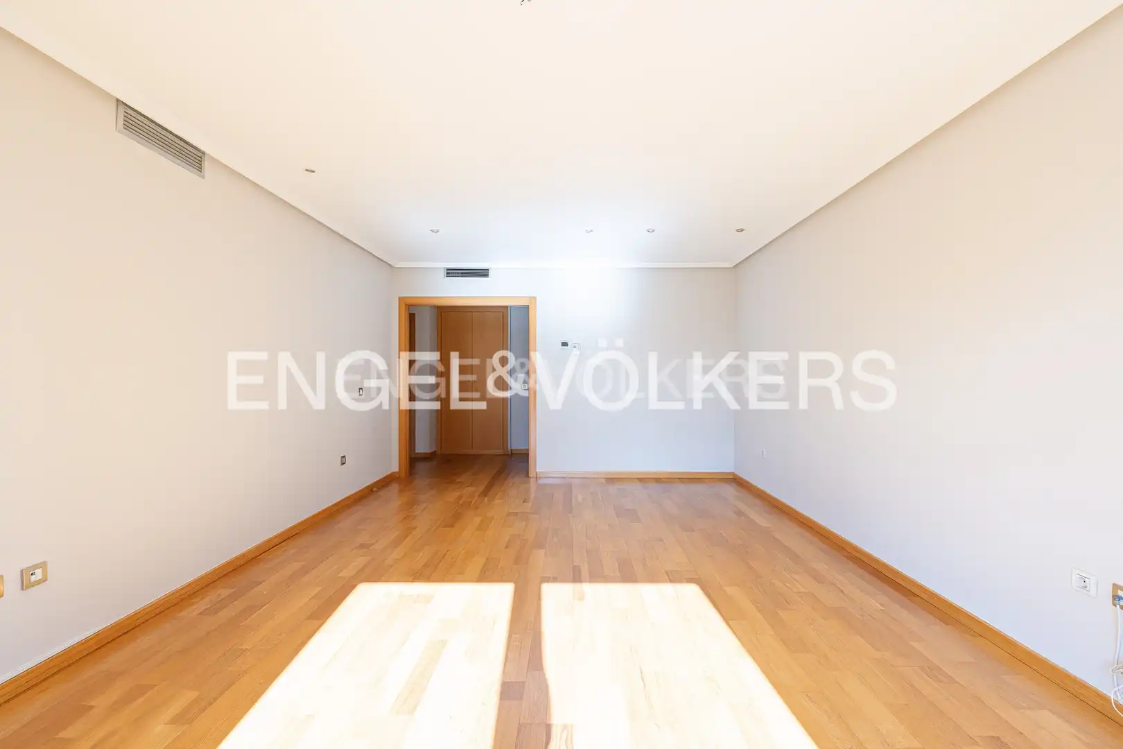 Dining room of Flat for rent in Madrid  with Air Conditioner, Heating and Parquet flooring
