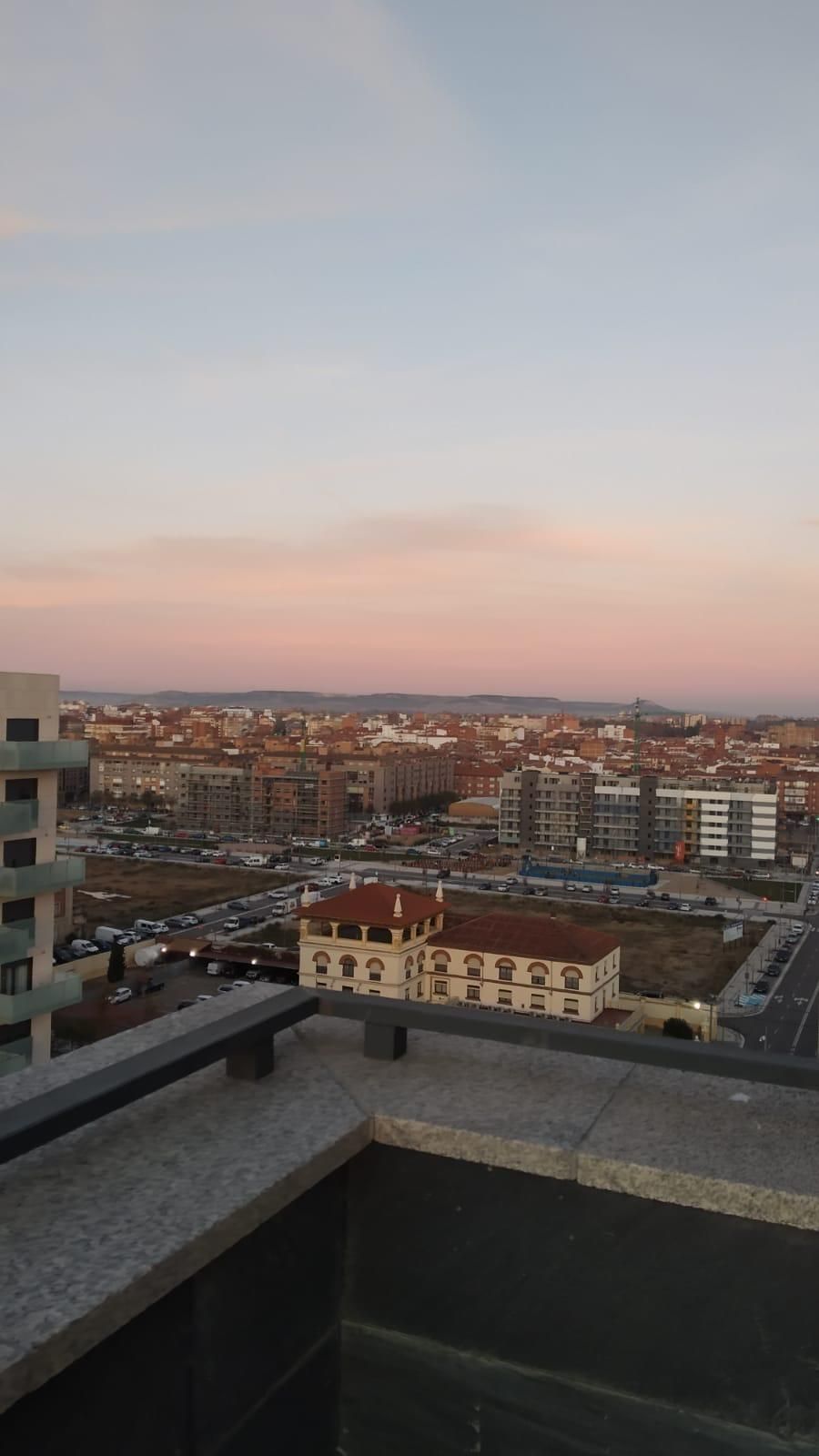 Vista exterior de Àtic en venda en Valladolid Capital amb Calefacció, Traster i Piscina comunitària
