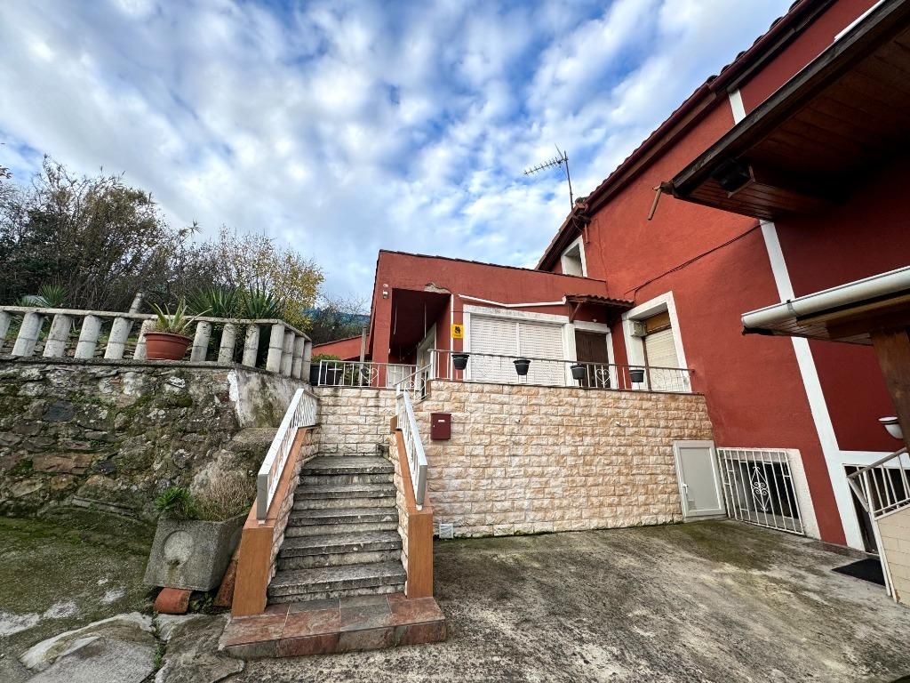 Exterior view of House or chalet for sale in Los Corrales de Buelna   with Heating, Private garden and Terrace