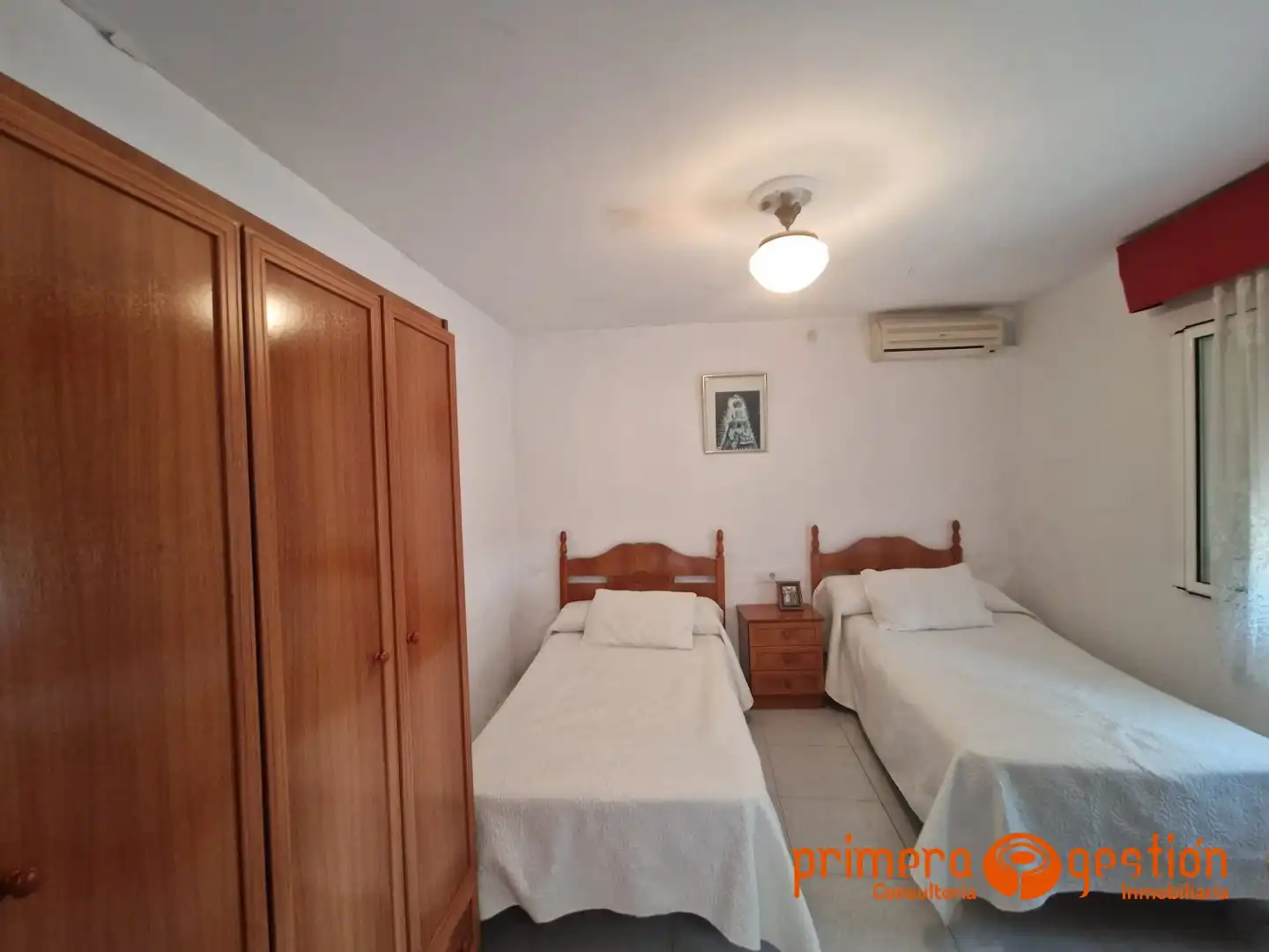 Dormitori de Casa o xalet en venda en Lora del Río amb Aire condicionat, Calefacció i Terrassa