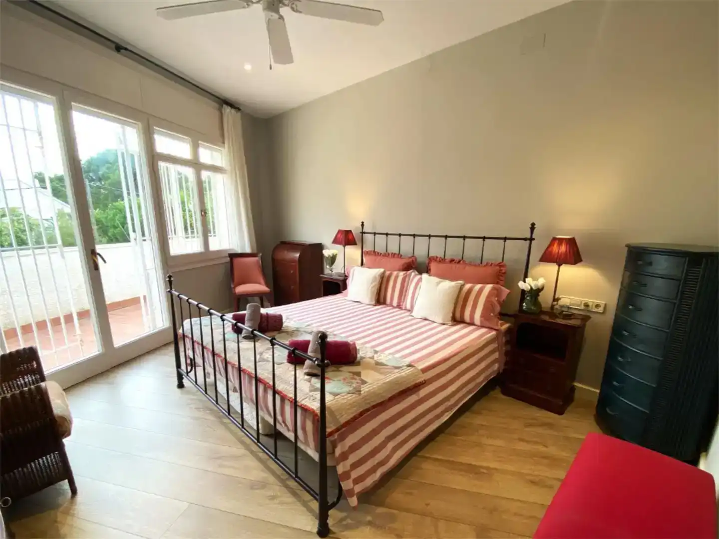 Schlafzimmer von Wohnung zur Miete in Sitges mit Klimaanlage, Schwimmbad und Balkon