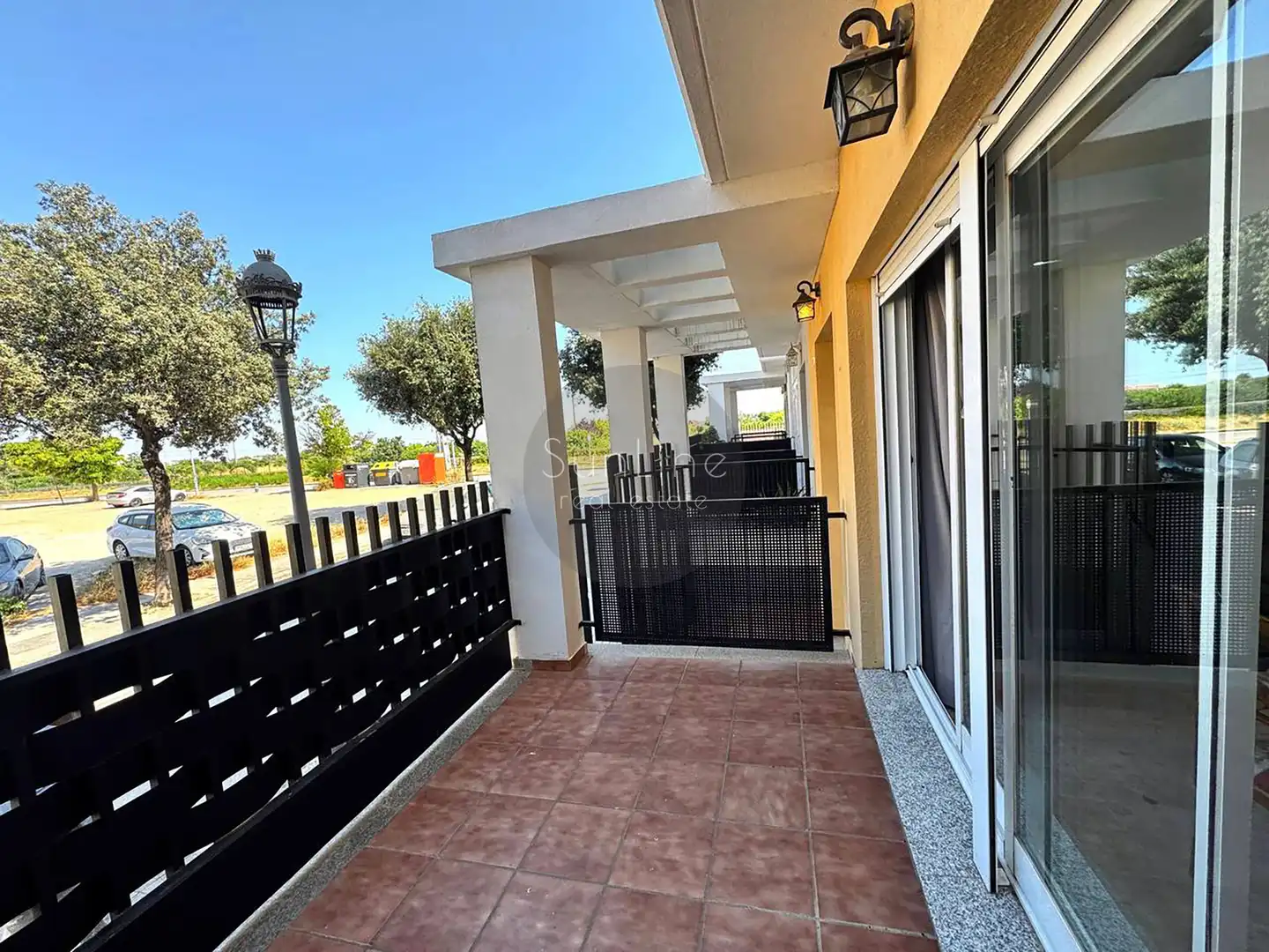Terrasse von Einfamilien-Reihenhaus zur Miete in Moncada mit Klimaanlage, Privatgarten und Terrasse