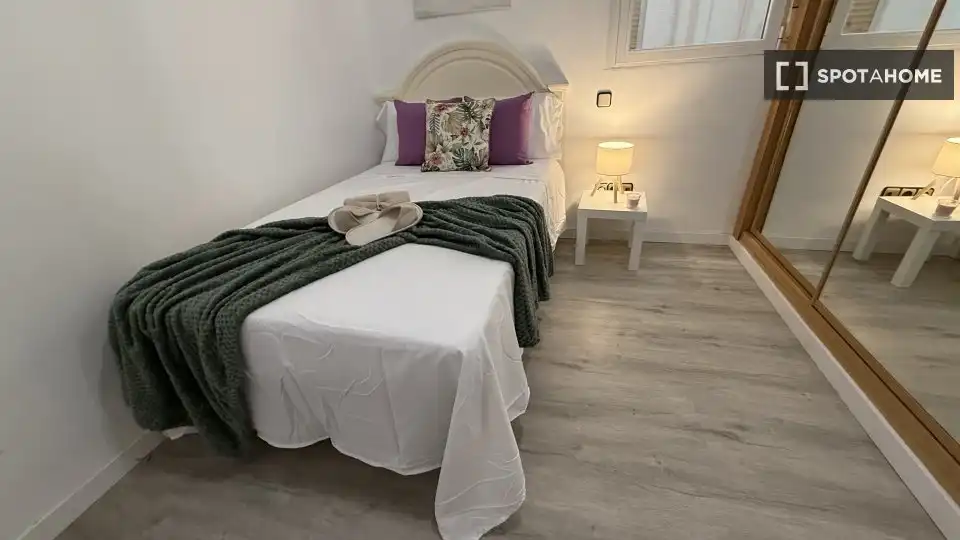Habitación de Piso de alquiler en Madrid con Aire acondicionado, Calefacción y Amueblado
