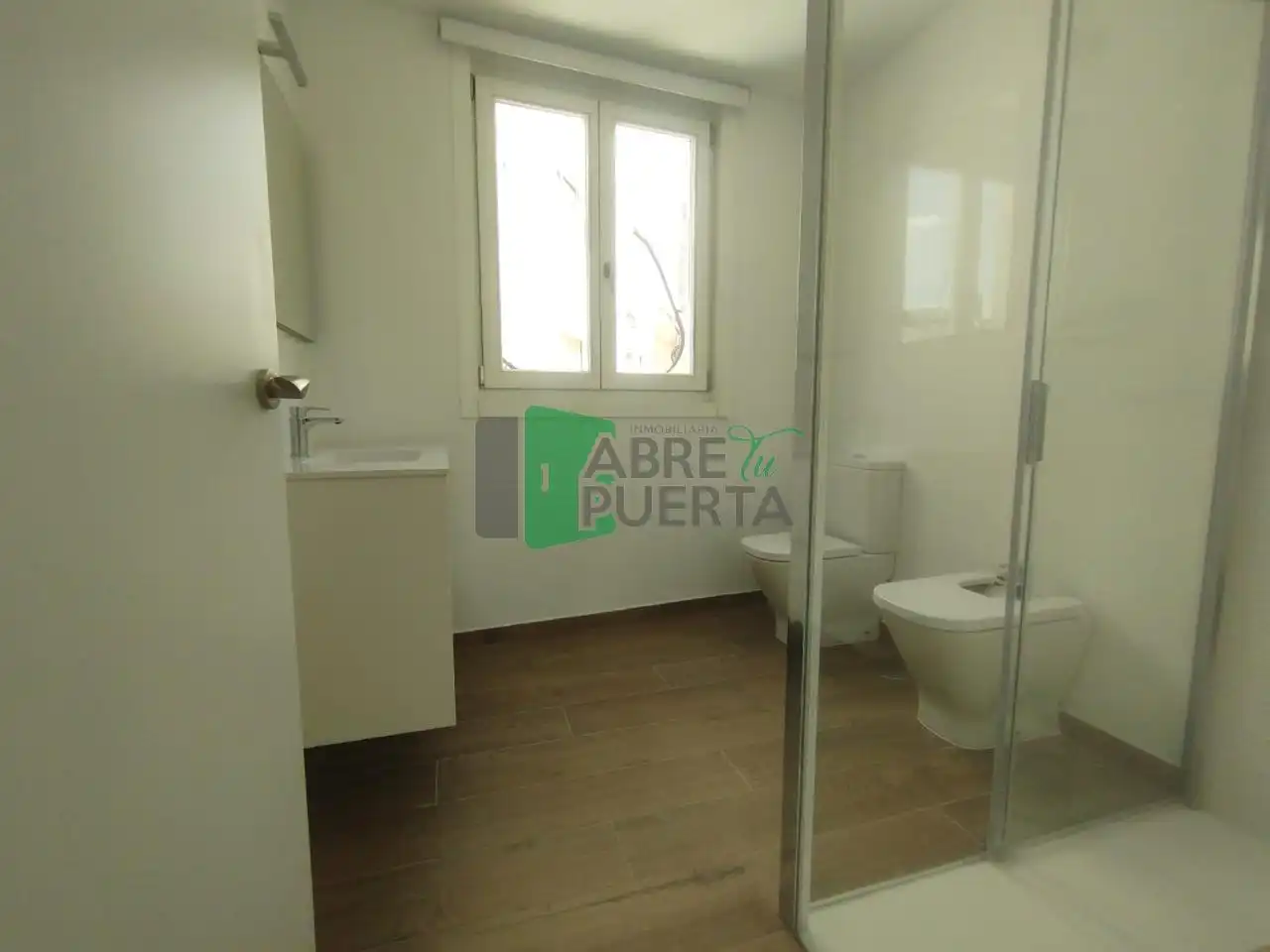 Badezimmer von Maisonette zur Miete in Ourense Capital  mit Heizung, Abstellraum und Balkon