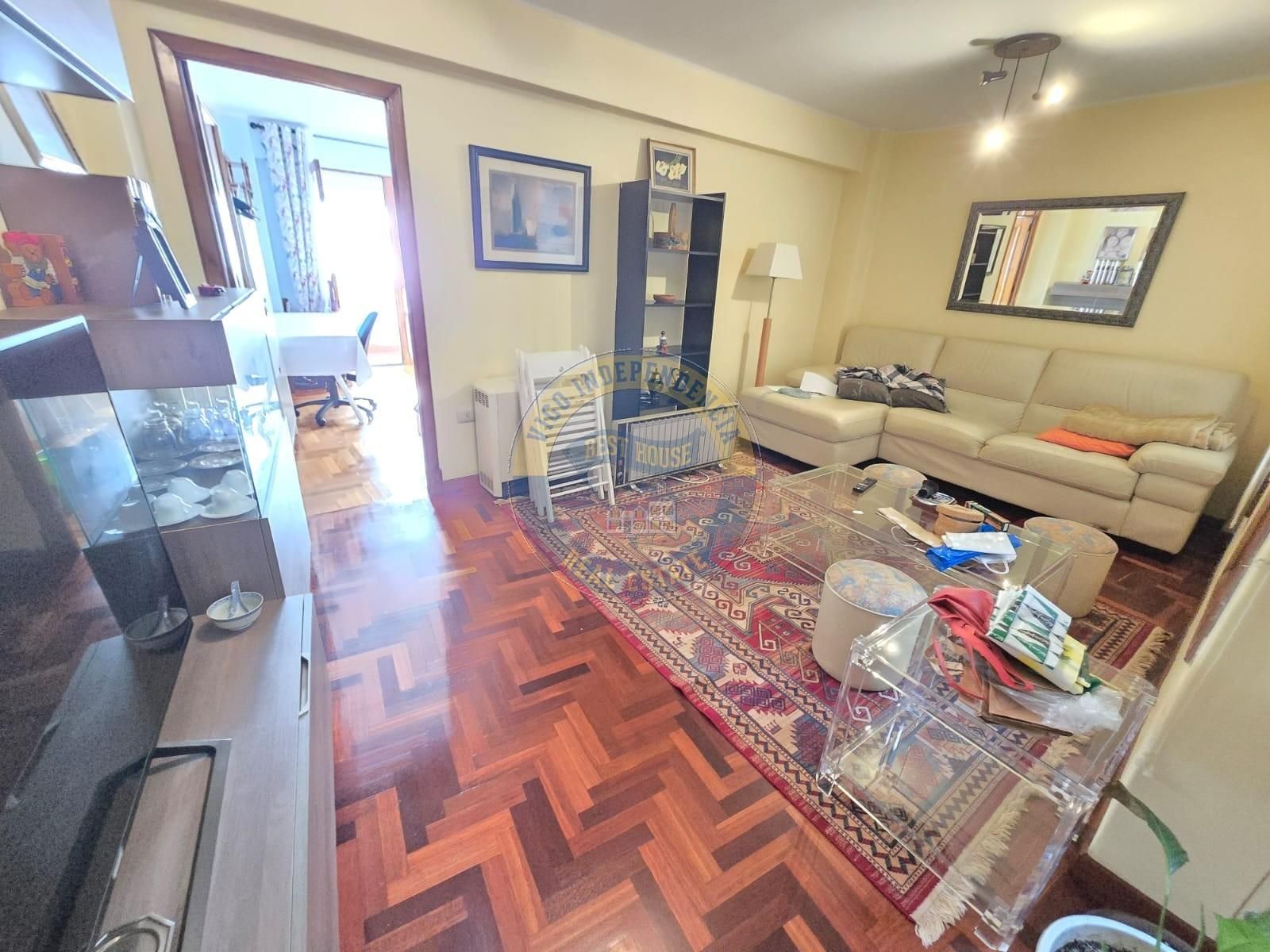 Living room of Flat to rent in Vigo   with Heating, Parquet flooring and Balcony