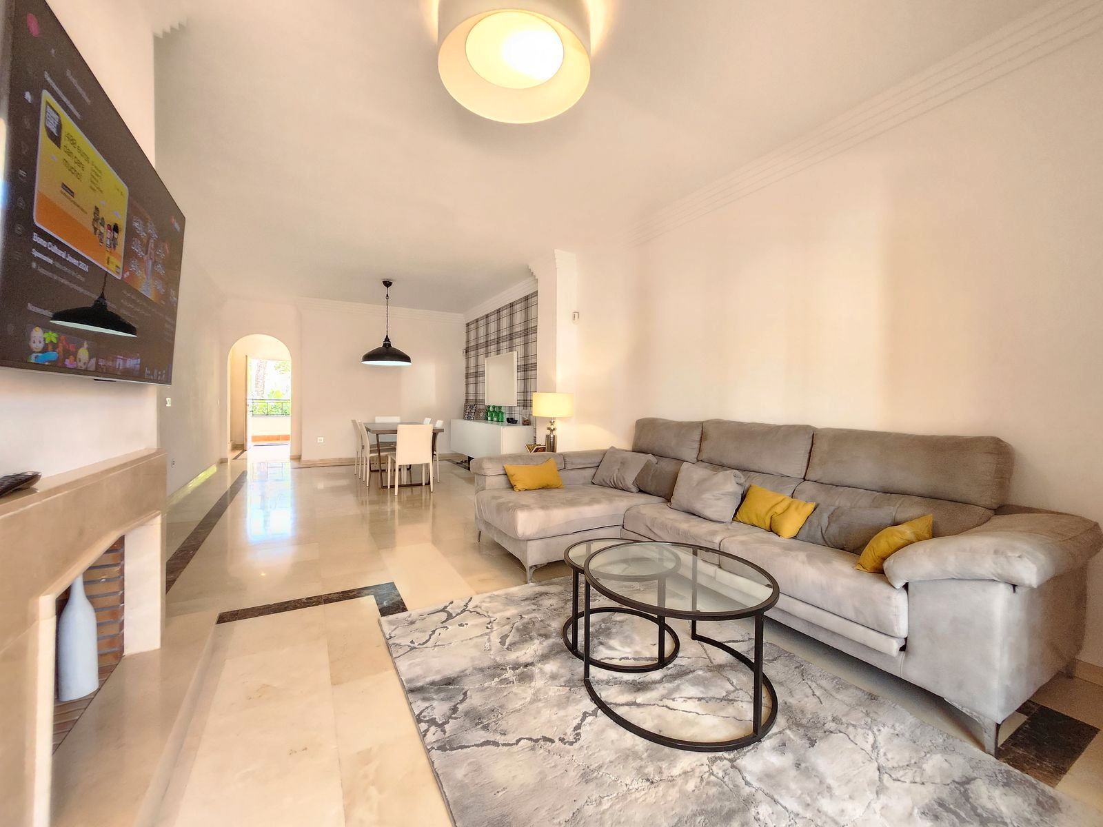 Living room of Apartment for sale in Marbella  with Terrace, Storage room and Furnished