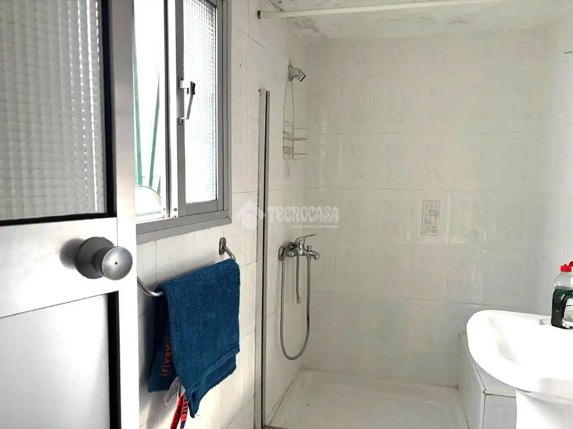 Baño de Casa adosada en venta en Sevilla con Aire acondicionado y Terraza