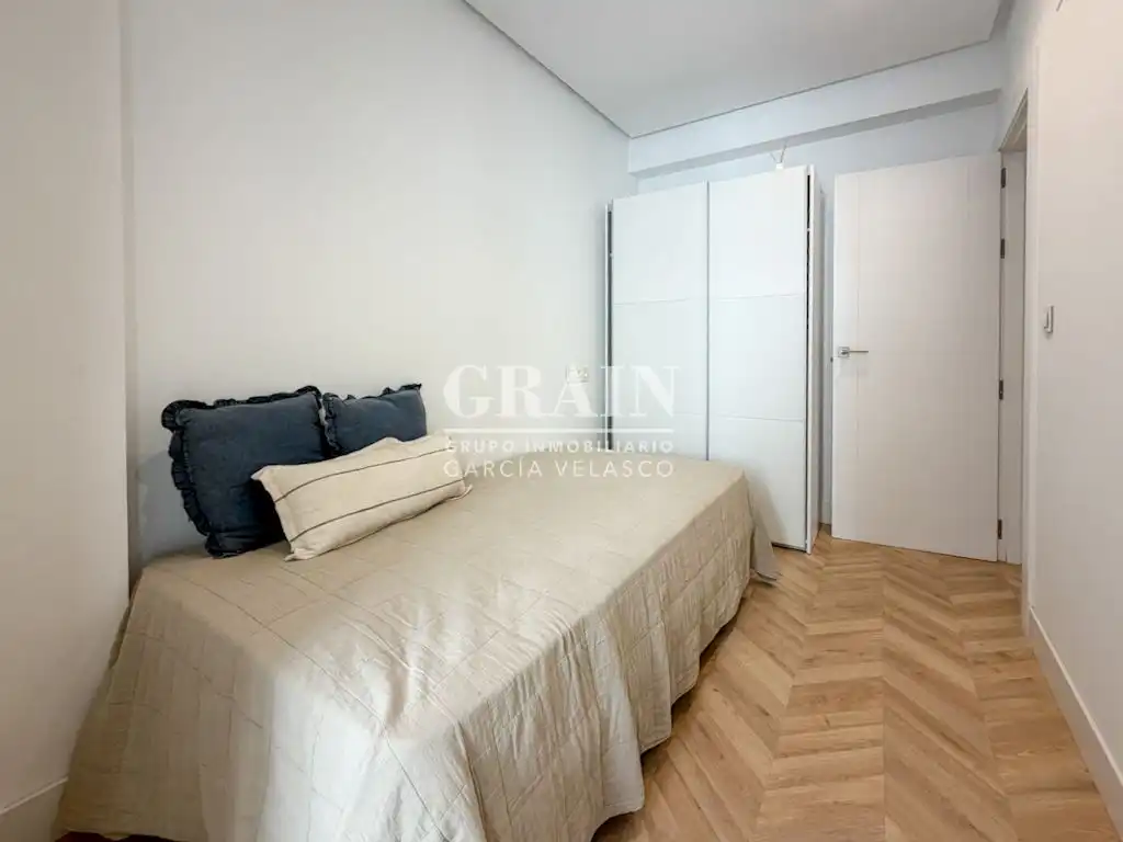 Schlafzimmer von Dachboden zur Miete in Albacete mit Heizung, Terrasse und Balkon