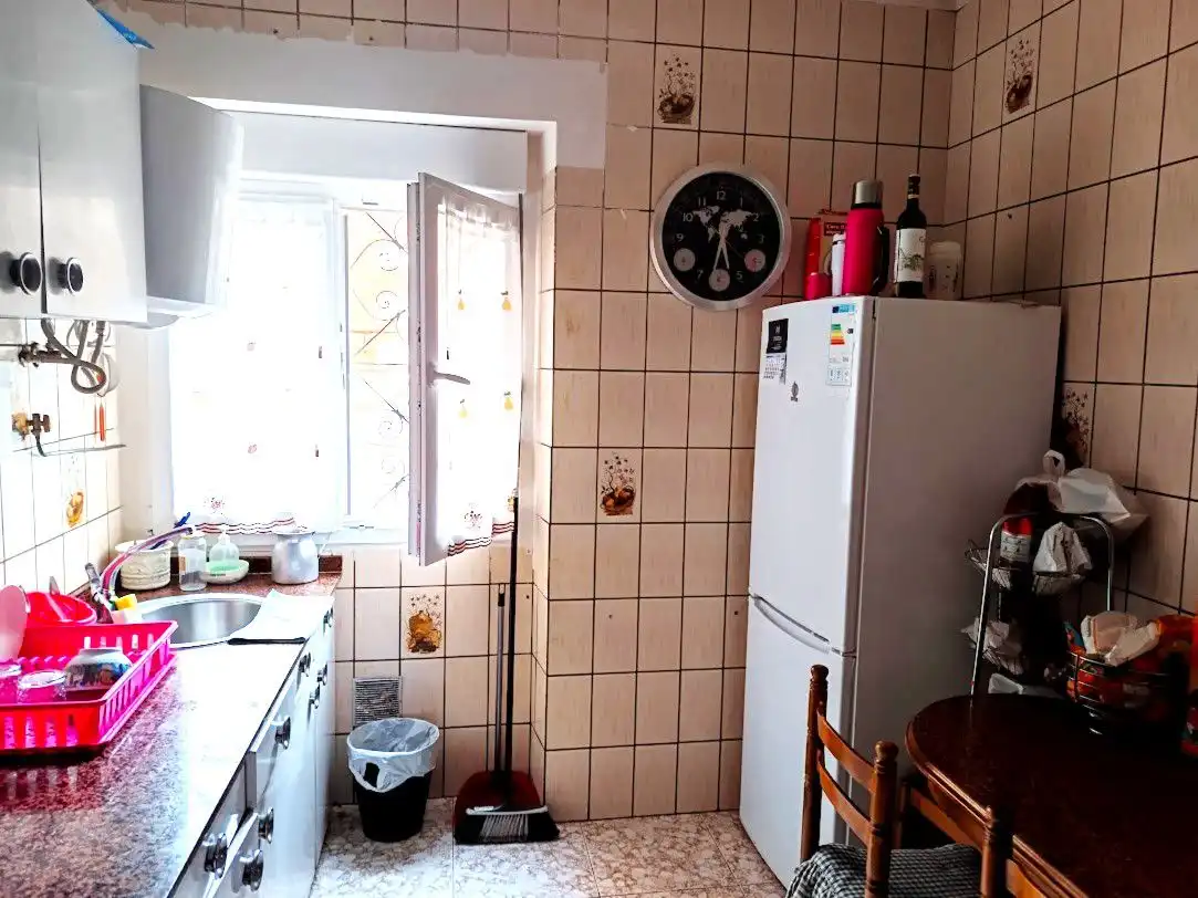 Cuina de Pis en venda en Gijón  amb Calefacció, Terrassa i Traster