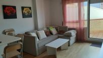 Sala d'estar de Apartament en venda en León Capital  amb Calefacció, Terrassa i Traster