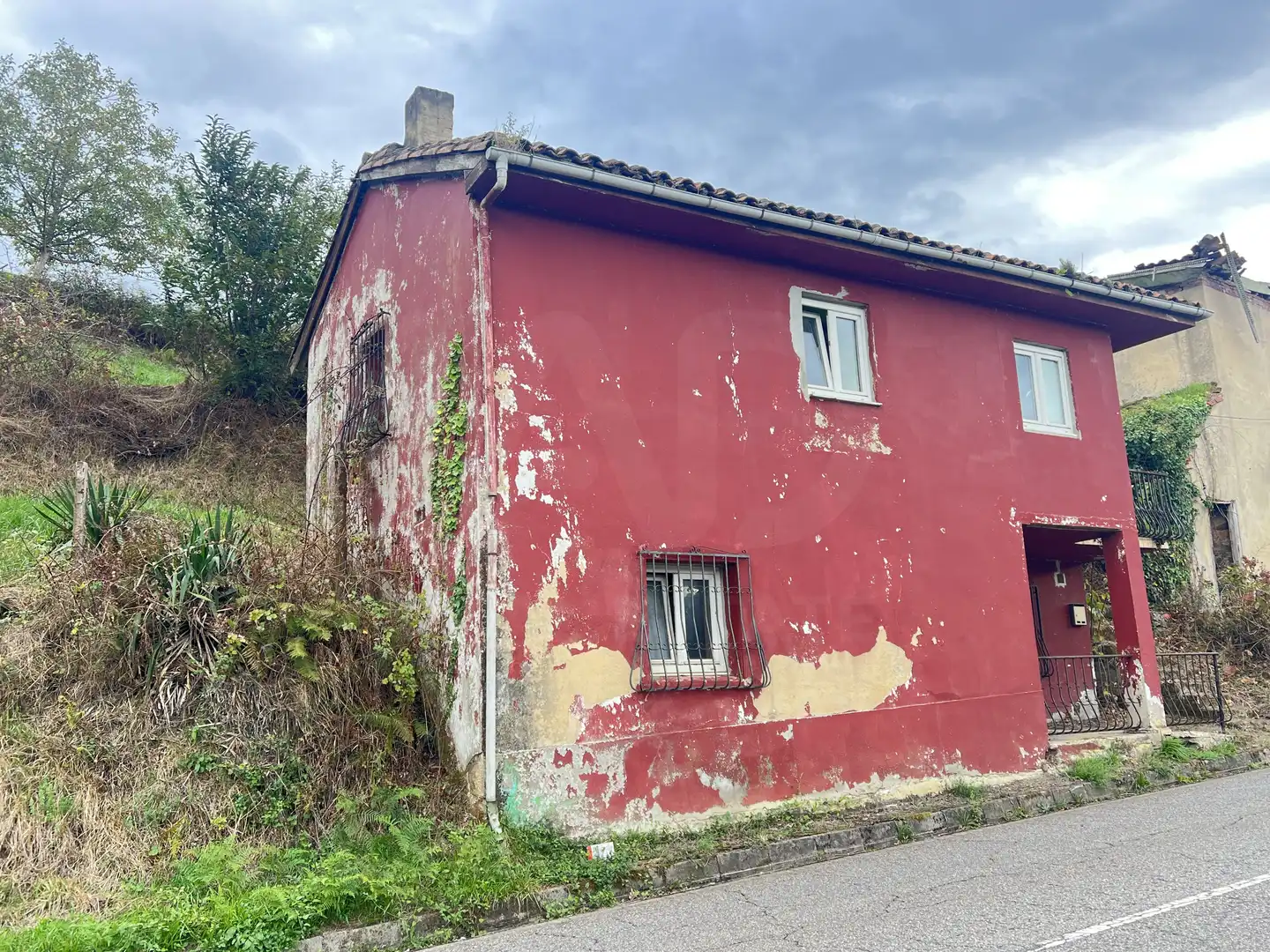 Außenansicht von Country house zum Verkauf in Candamo mit Heizung und Terrasse