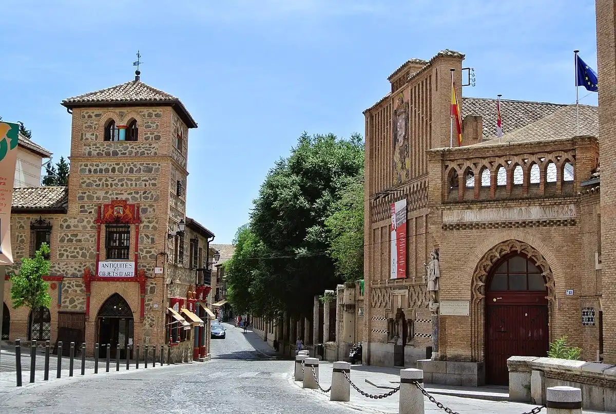 Außenansicht von Gebäude zum Verkauf in Toledo