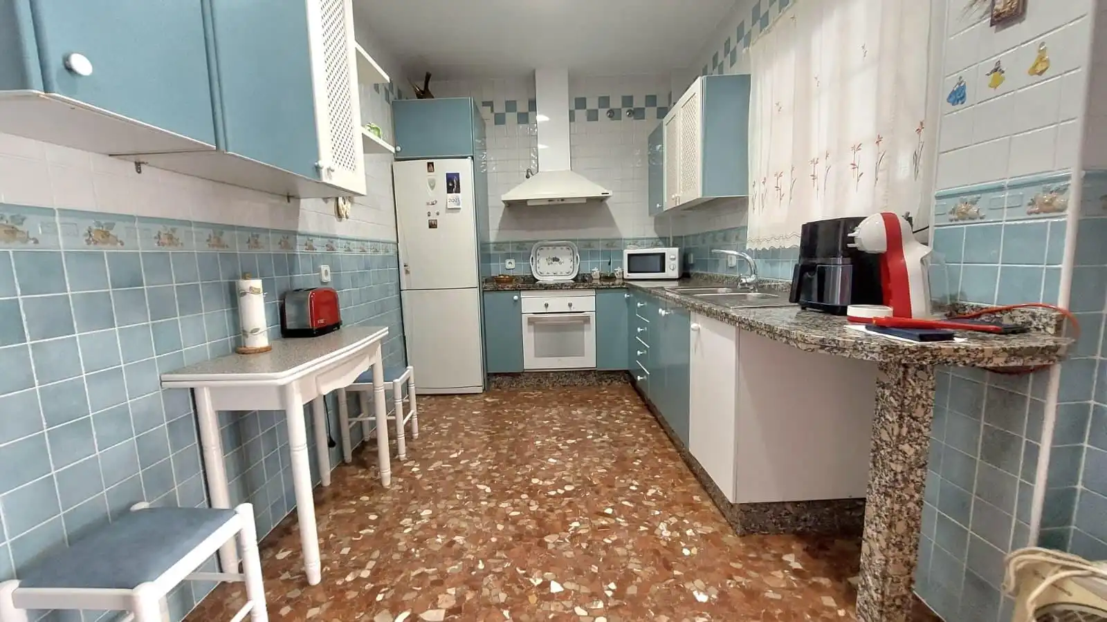 Cuina de Casa adosada en venda en Córdoba amb Aire condicionat, Terrassa i Traster