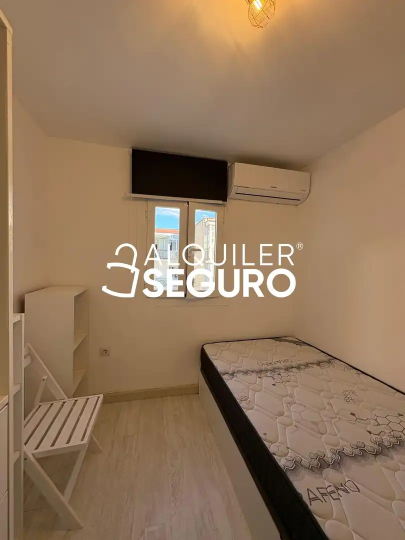 Bedroom of Flat for rent in Madrid  with Air Conditioner, Heating and Furnished