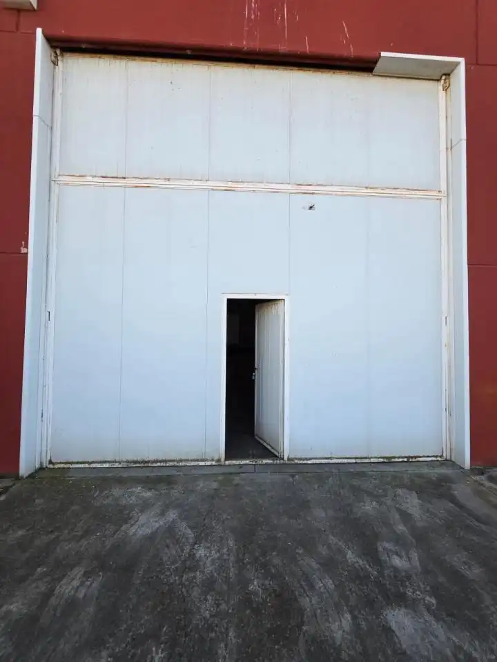 Vista exterior de Local en venda en Valderrey amb Calefacció