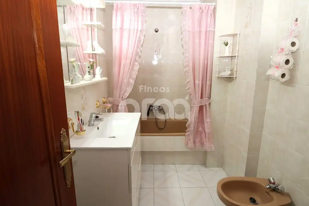 Baño de Piso en venta en Santurtzi  con Calefacción, Amueblado y Balcón