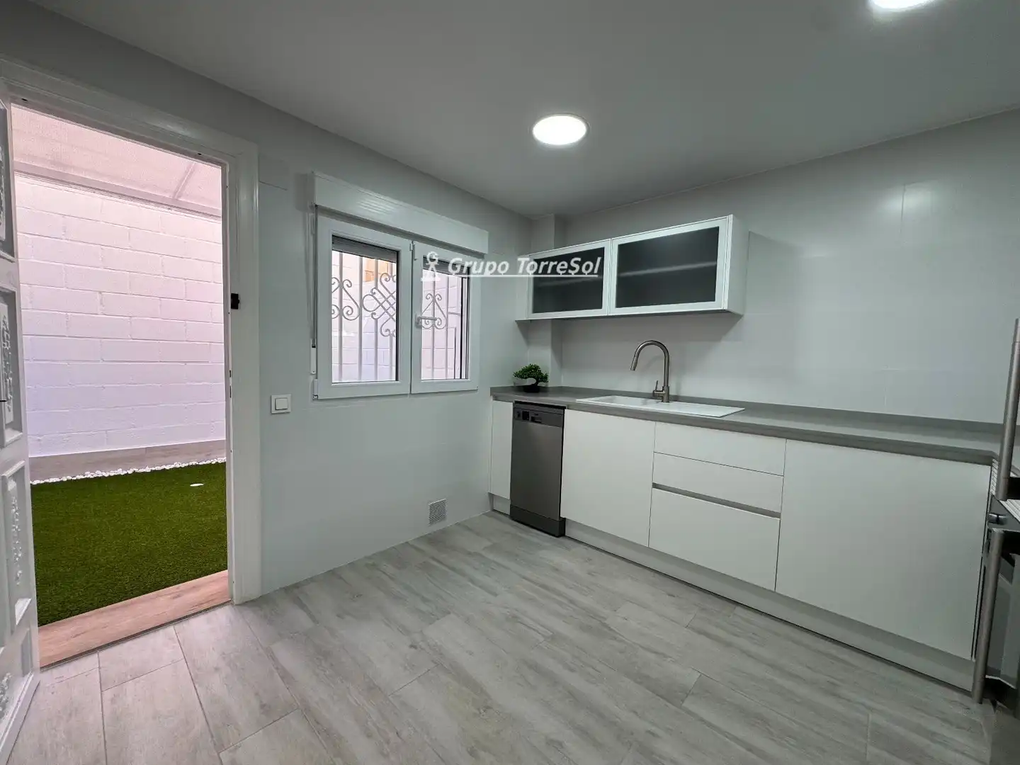 Cocina de Casa adosada en venta en Elche / Elx con Aire acondicionado, Calefacción y Terraza