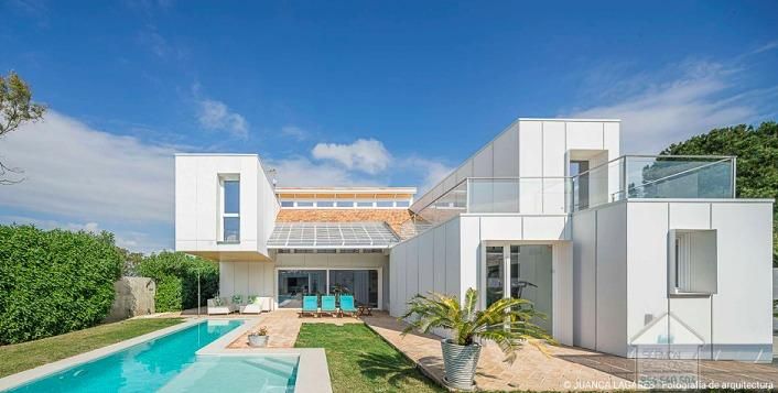 Vista exterior de Casa o xalet de lloguer en Alcalá de Guadaira amb Aire condicionat, Calefacció i Terrassa
